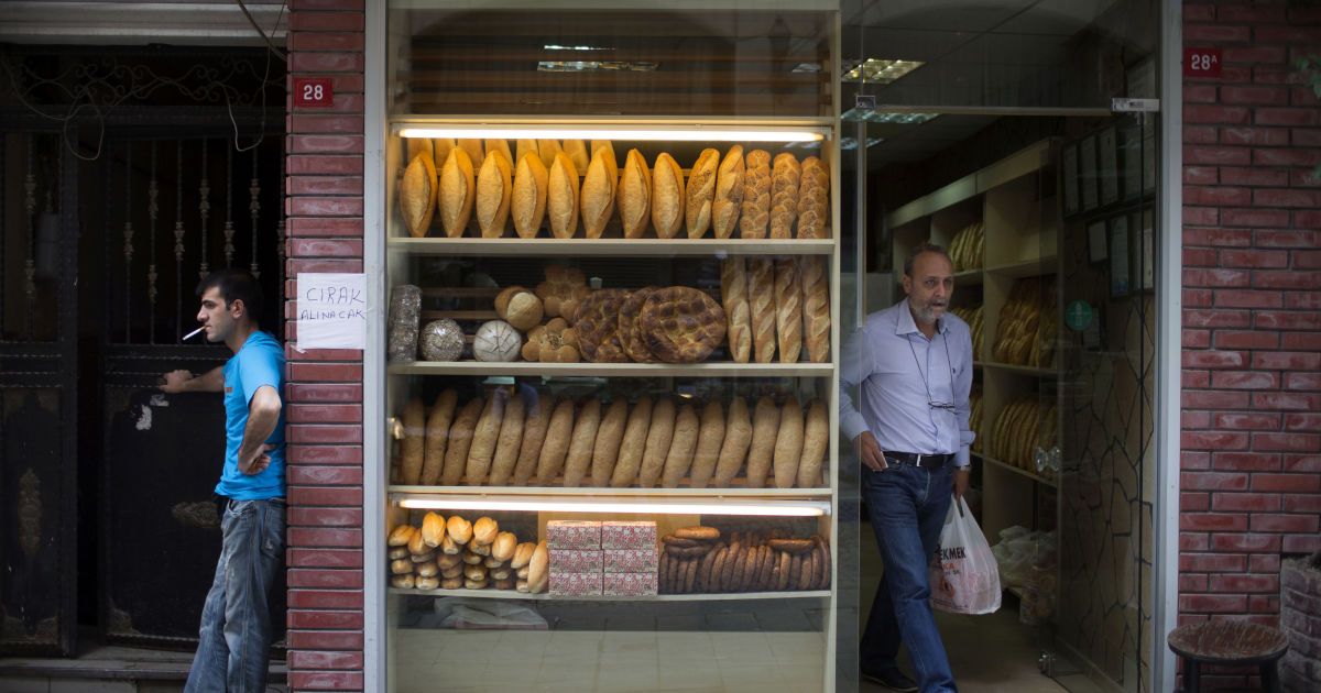 Французский бизнесмен продал свою пекарню бездомному всего за 1 евро