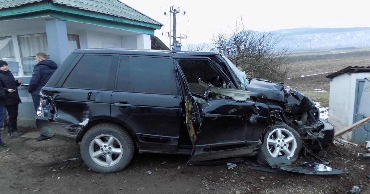 Land Rover протаранив потяг_2 / © ГУ НП Закарпатской области