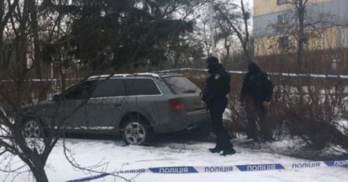 На Киевщине грабители магазина захватили в заложники бабушку с детьми, убегая от полиции