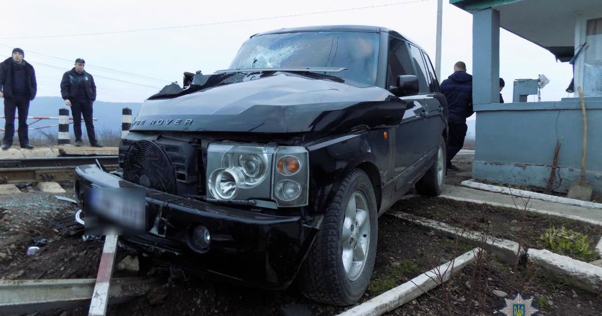 Land Rover протаранив потяг_3 / © ГУ НП Закарпатской области