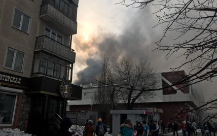 В российском Кемерово в пожаре торгового центра погибли четверо детей – СМИ