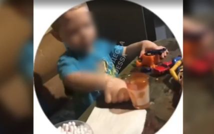 Поїла дитину соком із горілкою і знімала на камеру: з'явилося відео, як мати в Одесі змушує сина пити алкоголь