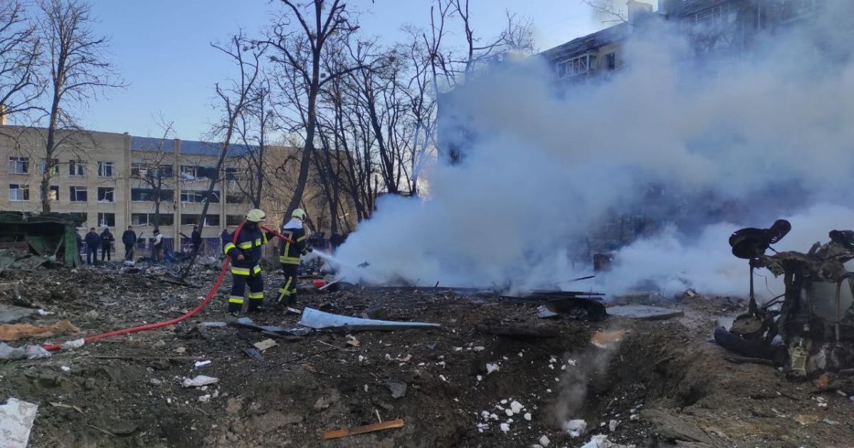 «Повреждено 6 домов», — Кличко показал, как спасают людей после обстрела Подольского района