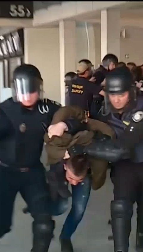 В Киеве милиция провела учения на случай фанатских беспорядков во время финала ЛЧ
