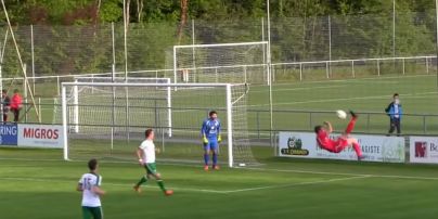 Швейцарський футболіст забив неймовірний гол бісіклетою у власні ворота