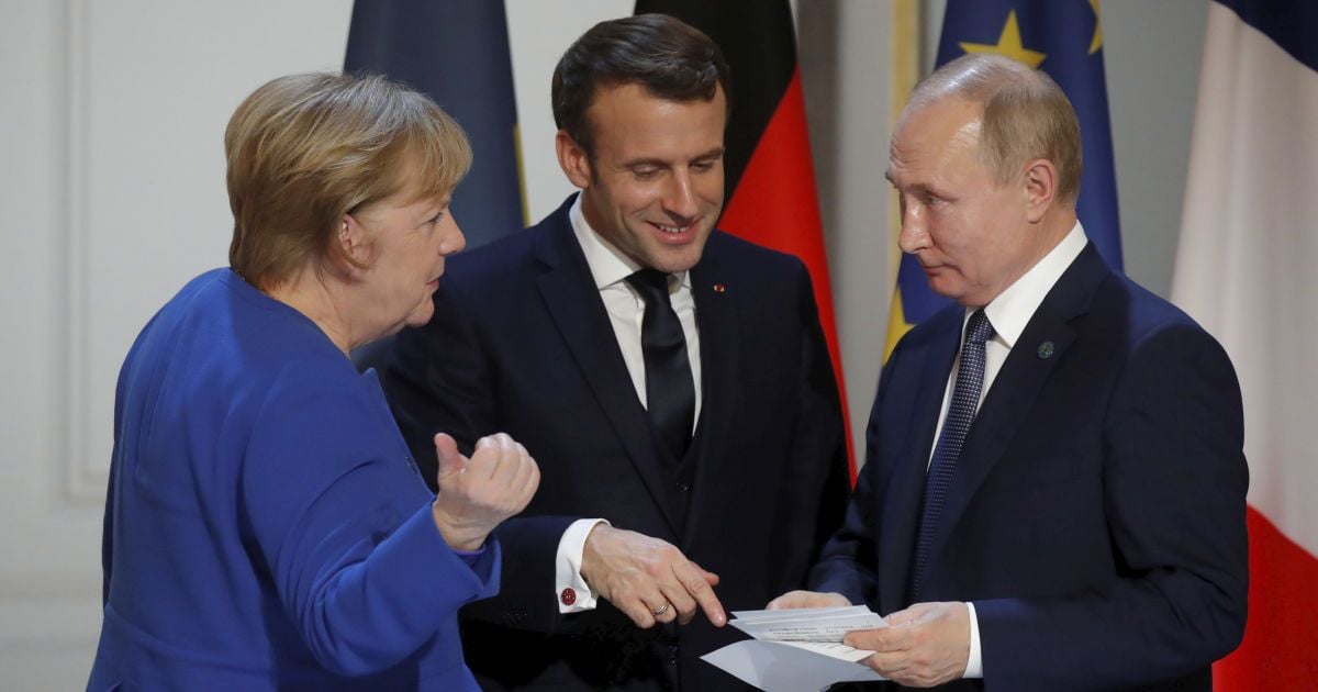 Уперше після анексії Криму: FT дізнався про бажання Меркель і Макрона запросити Путіна на саміт ЄС