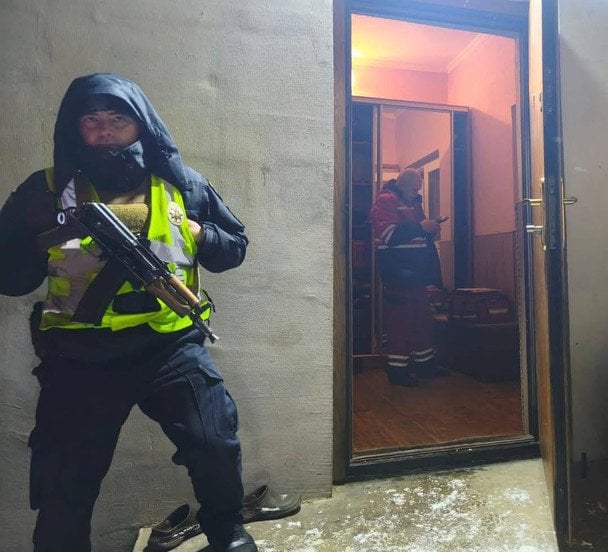 Повідомлення про постріли в одному з будинків Станіславчика надійшло до поліції близько 21:25 / © Поліція Львівської області