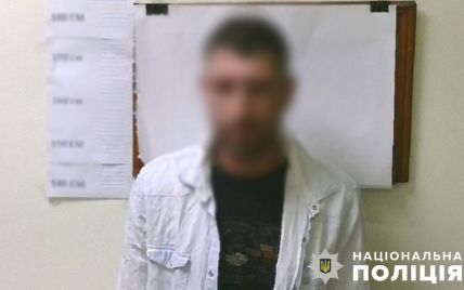 У Києві чоловік з тичковим ножем напав на перехожого, який вигулював собаку: що каже поліція (фото)