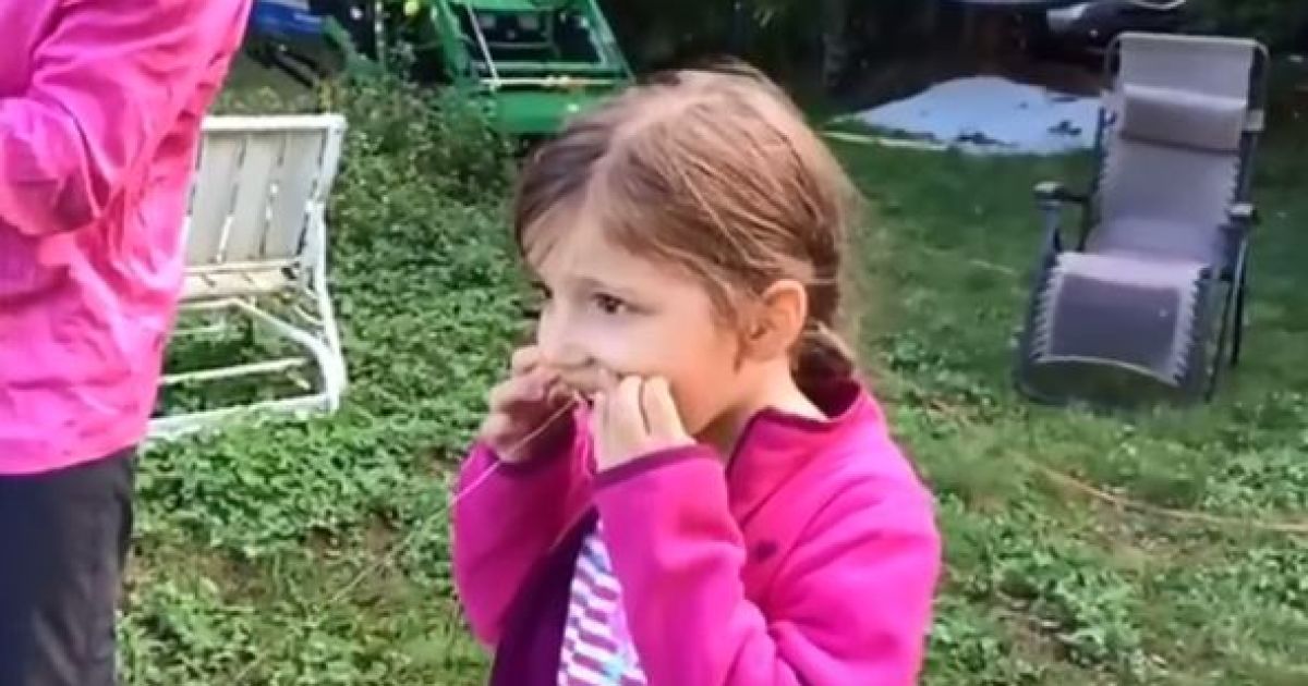 Ребенок пожертвовала молочным зубом
