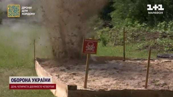 На полигоне в Киевской области взрывы, дымы, а еще куча военной техники