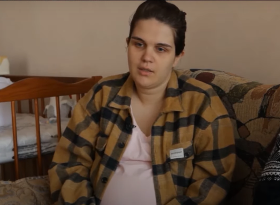 Тіла на вулиці стали буденністю: жінка розповіла, як вона на 8-му місяці вагітності пішки йшла з Маріуполя