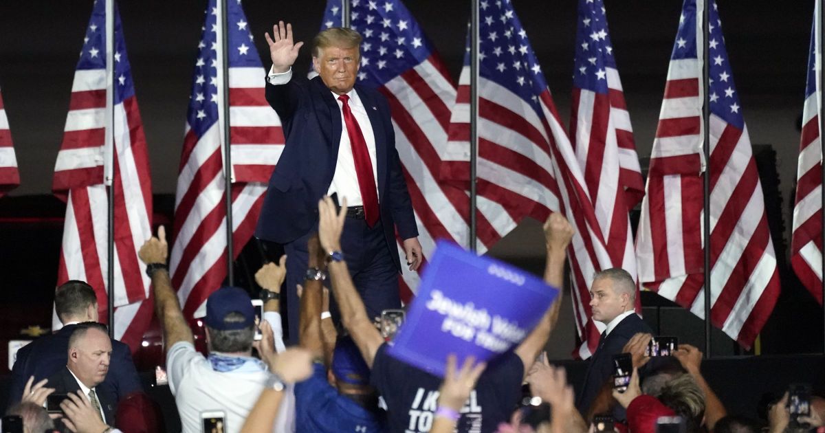 Трамп стверджує, що перемога Байдена на виборах сповільнить появу вакцини від коронавірусу