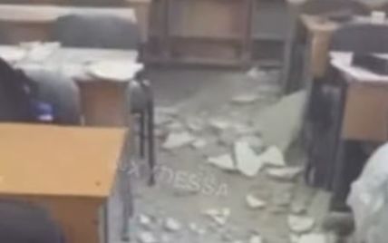 В одесской школе назвали причины обрушения штукатурки с потолка