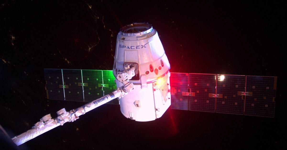 Dragon успешно пристыковался к МКС