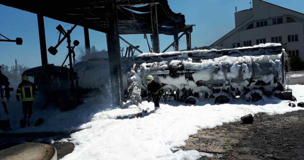 В ГСЧС рассказали подробности пожара на нефтебазе под Одессой