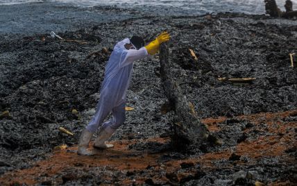 Пожежа на Шрі-Ланці: влада називає ситуацію найбільшим забрудненням пляжів країни в історії (фото)