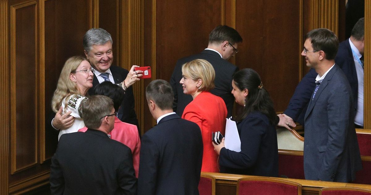 Перший демарш у новій ВР: фракція Порошенка на знак протесту пішла з парламенту