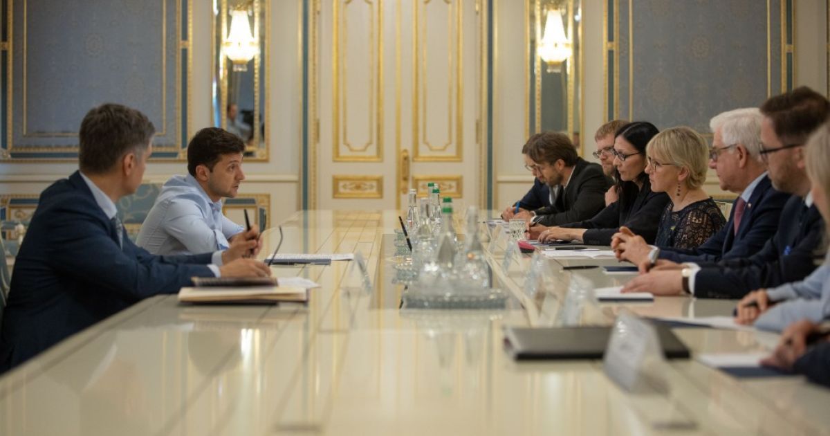 Заверил в проевропейском курсе: Зеленский провел встречу с главами МИД Польши и Швеции