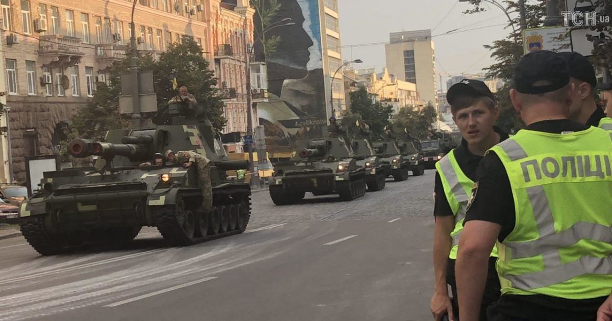 Через репетицію параду центр Києва знову захлинувся в суцільних заторах