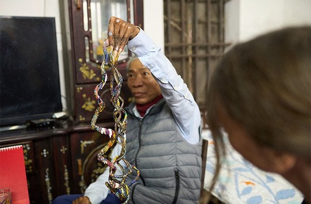 Чоловік із найдовшими нігтями у світі / © Guinness World Records