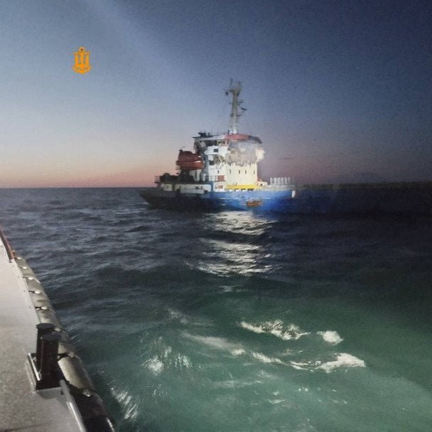 РФ вдарила по турецькому судну в Чорному морі: спалахнула пожежа, постоаждав екіпаж — деталі