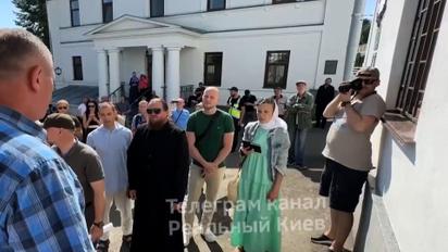 До Києво-Печерської лаври знову прибула комісія Мінкульту: що відбувається на місці
