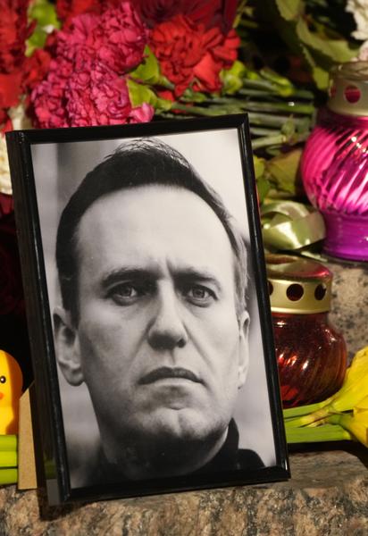 Вуличний меморіал Навального в Санкт-Петербурзі