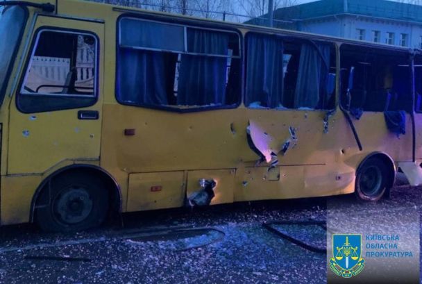 Поврежденная маршрутка в Киевской области в результате ракетной атаки 21 марта/Фото: Киевская областная прокуратура