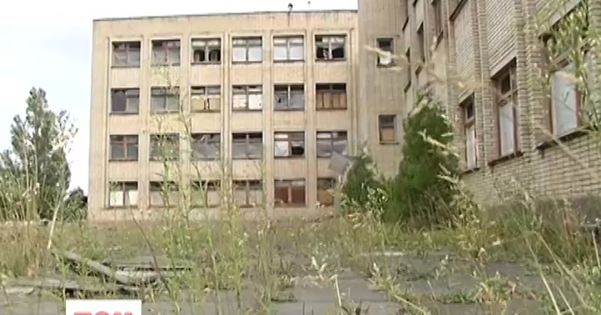 Мешки вместо окон и патрульные в классах. В прифронтовых городах готовятся к 1 сентября
