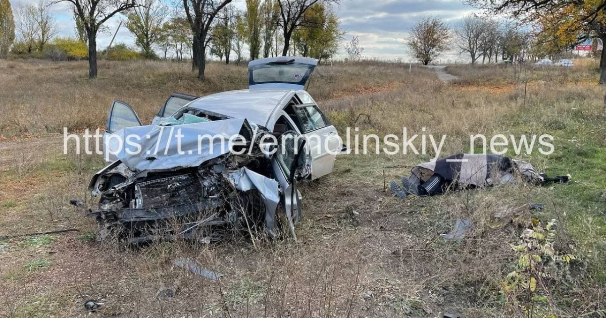 Вылетел на встречную полосу и протаранил три автомобиля: в Кривом Роге произошло масштабное смертельное ДТП