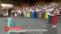 Просто неба у центрі Харкова одночасно заспівали три сотні людей
