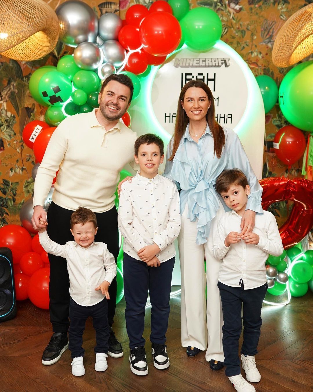Григорий Решетник с женой и сыновьями / © instagram.com/kristina_reshetnik