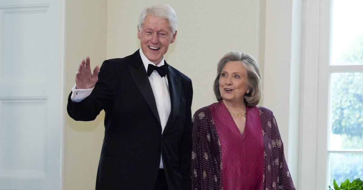 Білл і Гілларі Клінтони