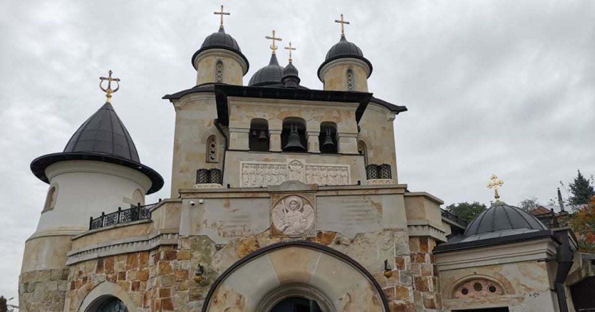 Архангело-Михайлівський Звіринецький монастир зачинили на карантин / © із соцмереж
