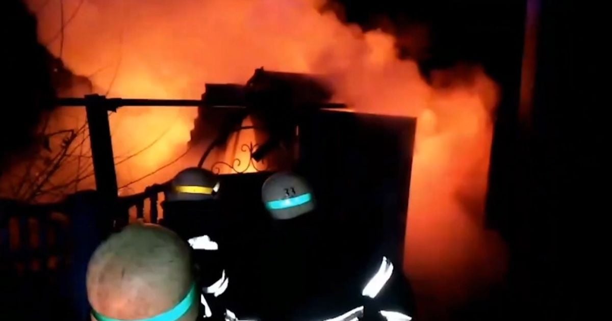 В Днепропетровской области мужчина получил ожоги лица, когда спасал машину из огня