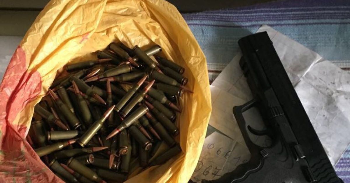 СБУ затримала торгівців зброєю з району АТО_2 / © СБУ