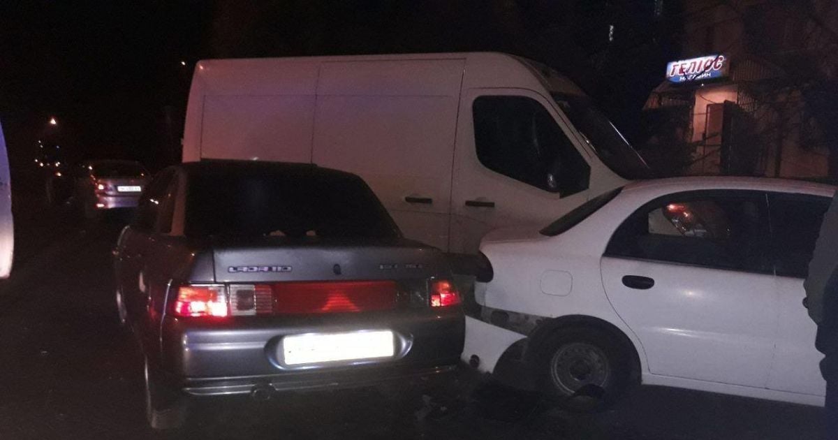 В Ровно пьяная женщина на "Ладе" протаранила четыре авто, водители хотели совершить самосуд