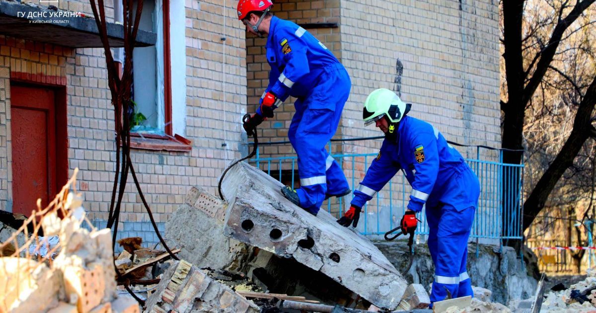 У Ржищеві на місці прильоту дронів завершилися пошукові роботи: названо остаточну кількість жертв