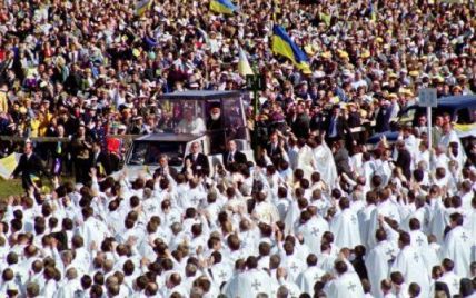 До Львова привезуть мощі Папи Римського Івана Павла II: де можна буде їх побачити
