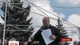 Чому кілька сотень людей блокували українську техніку у Торецьку