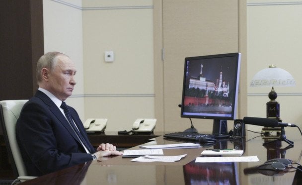 Путин может стать легкой мишенью для хакеров: фото из кабинета