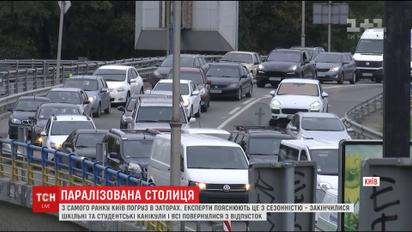 Затори повертаються: столиця не може впоратися з такою кількістю автомобілів