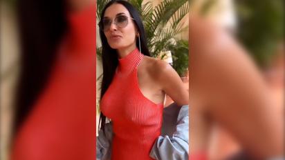 Деми Мур шокировала стройной фигурой на модном показе
