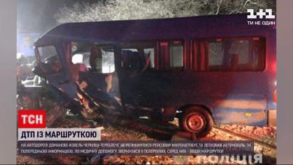 На трасі під Тернополем зіткнулись маршрутка та легковик | Новини України