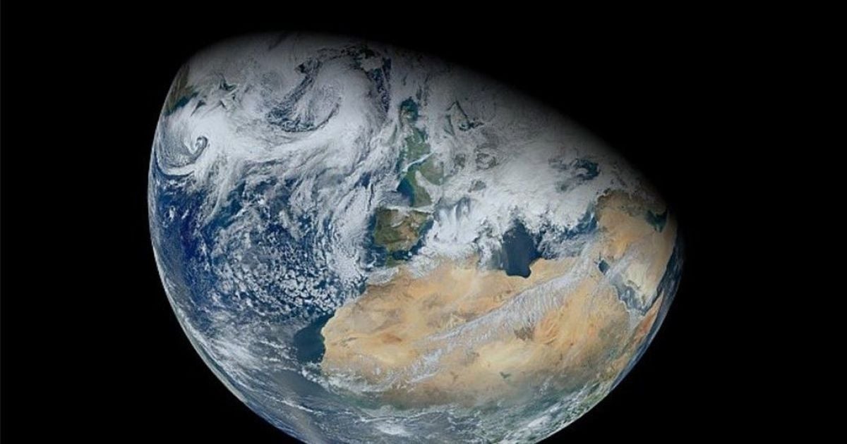 NASA опубликовало фото молний, сделанных погодным спутником