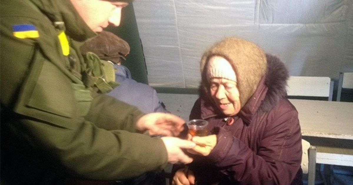 Для жителів Авдіївки волонтери створили пункти прийому допомоги по всій Україні. Повний список