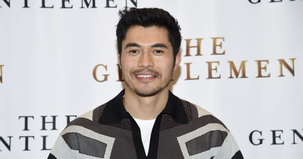 Звезда "Джентльменов" Генри Голдинг впервые стал отцом и показал фото крохи