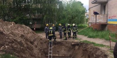 У Києві у котловані після ремонтних робіт на тепломережі виявили труп чоловіка