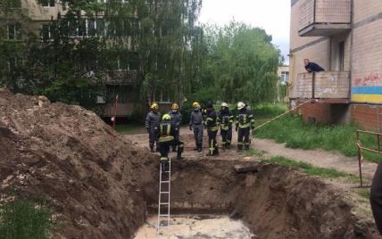 В Киеве в котловане после ремонтных работ на теплосети обнаружили труп мужчины