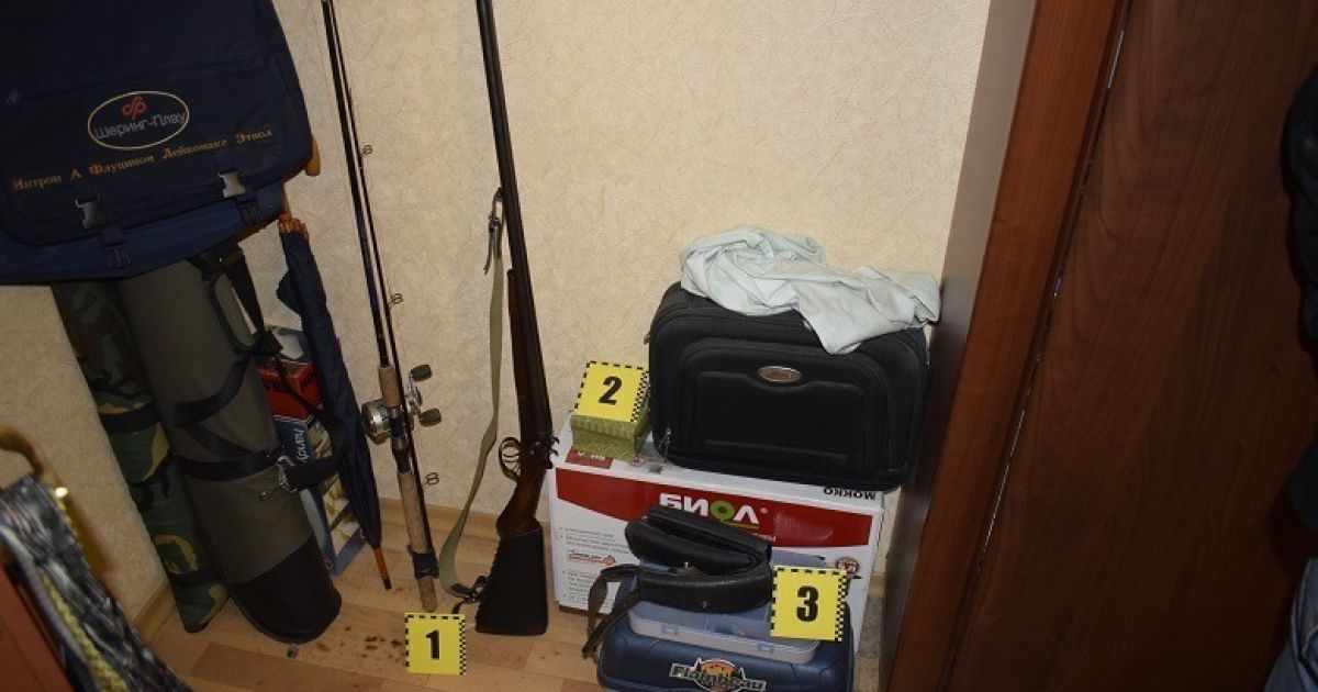 У Києві чоловік схопив рушницю та вистрілив у живіт дружині